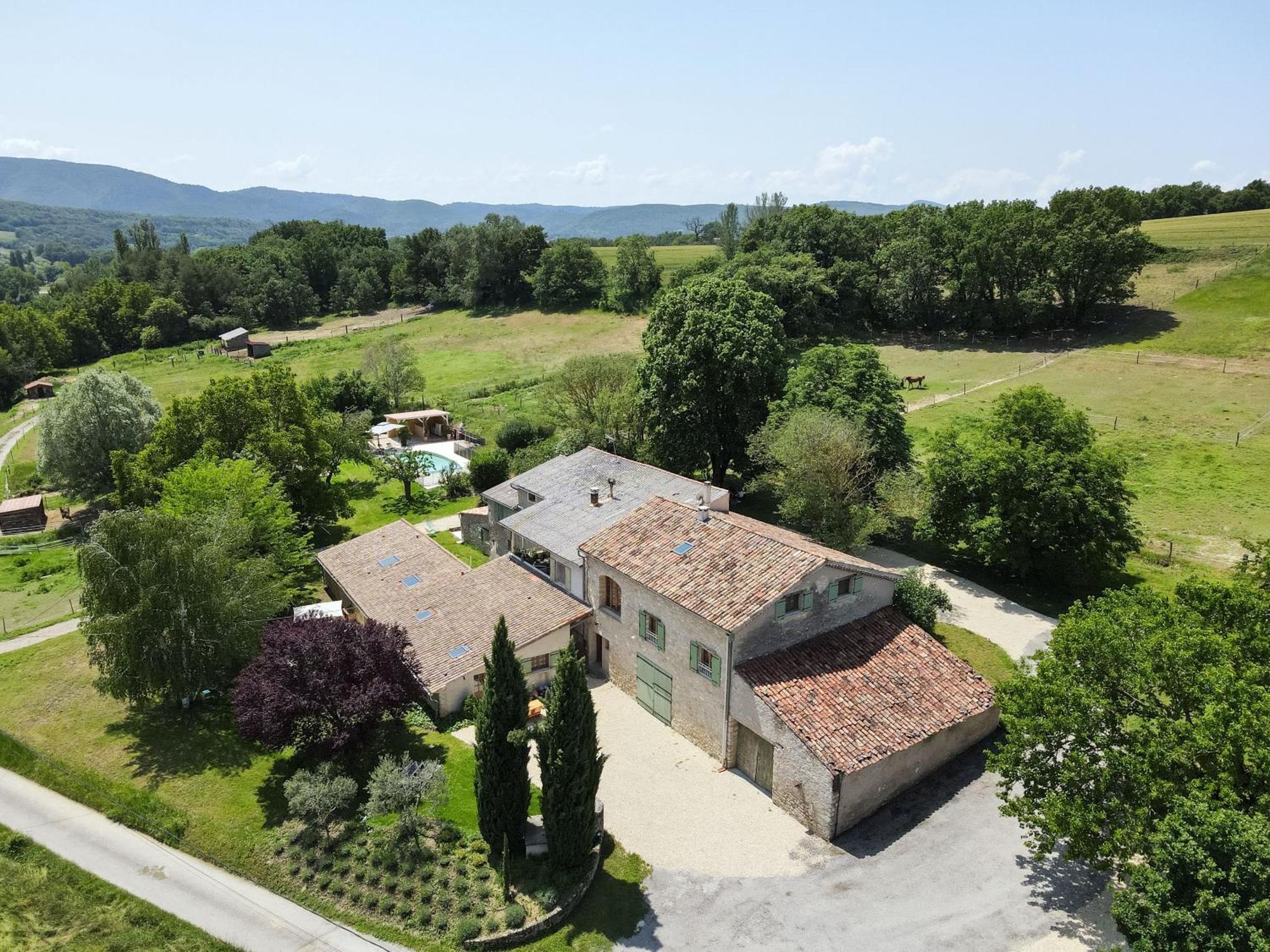 Domaine Bellavigne Gites Et Spa Forcalquier Exterior photo